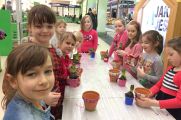 „Dzieciaki sadzeniaki” - klasa 1b w LEROY MERLIN, 